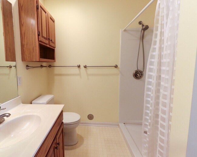 Building Photo - Bright 3BR/2BA Home in Quiet, Desirable Neighborhood with Garage!