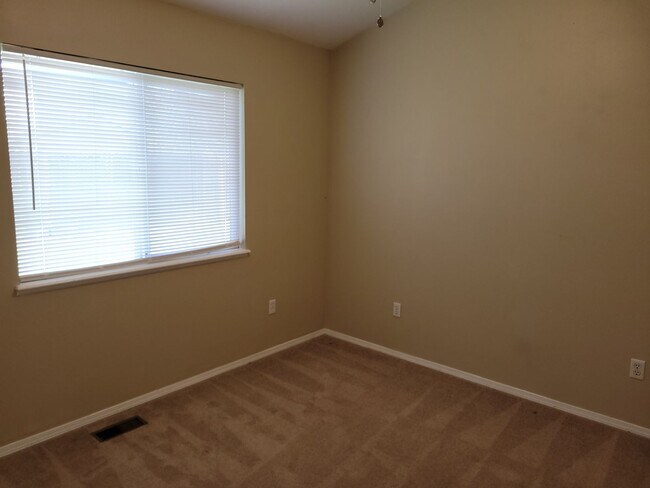 Building Photo - 1329 Nutwood Dr