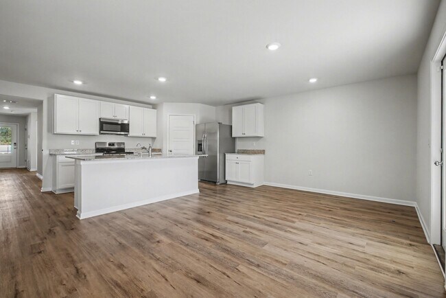 Building Photo - 4000 Cottage Farm Rd