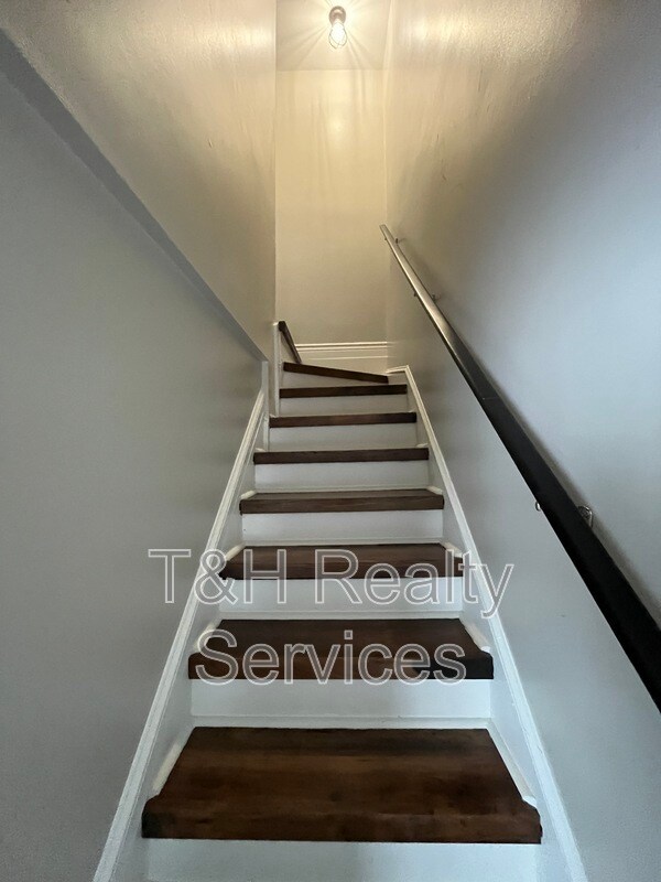 Building Photo - 116 E 27th St