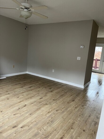 Building Photo - 107 King Henry Ln