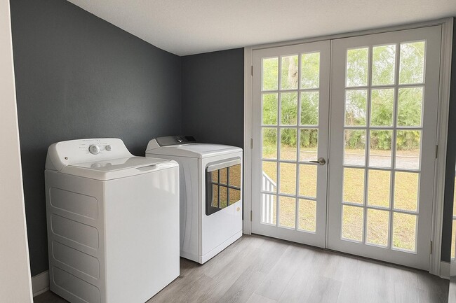 Building Photo - 1216 E 33rd Ave