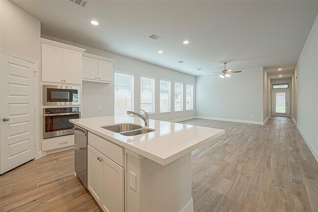 Building Photo - 213 McCrea Ct