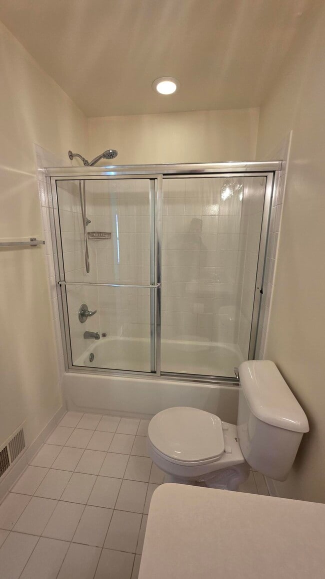 Building Photo - 1547 Cass Lake Rd