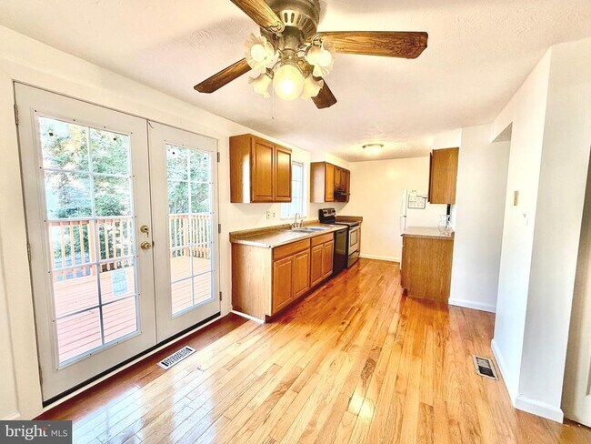 Building Photo - 1234 Elm Grove Cir