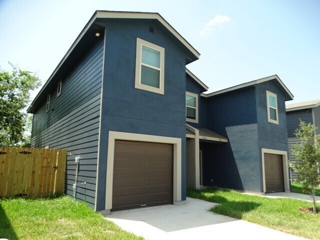 Building Photo - 7010 Lakeview Dr.