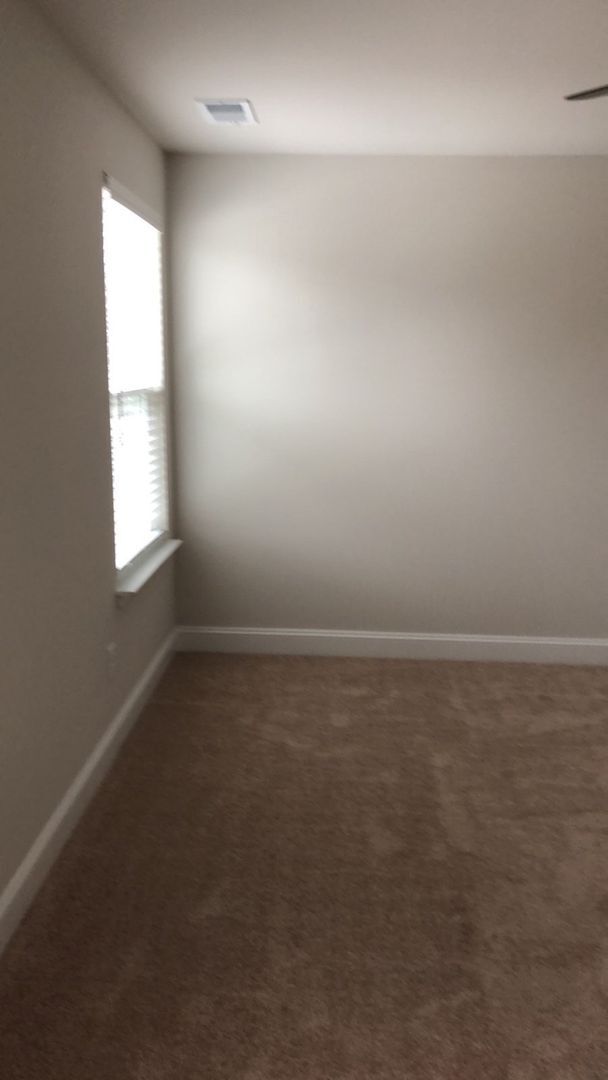 Building Photo - 3BR  2.5BA TOWNHOME