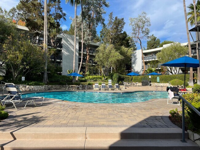 Building Photo - Luxury Living at The Estates Condominium Complex – 2 Bedroom, 2 Bathroom