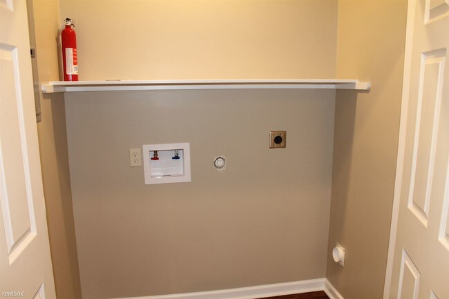 Building Photo - 2 br, 1.5 bath Townhome - 3229 Kirkman St # 1