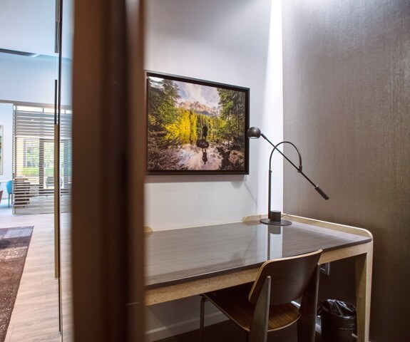 Building Photo - 450 E Waterside Dr