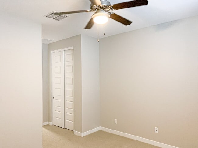 Building Photo - "Spacious 3-Bed, 3-Bath Mesa Retreat with ...