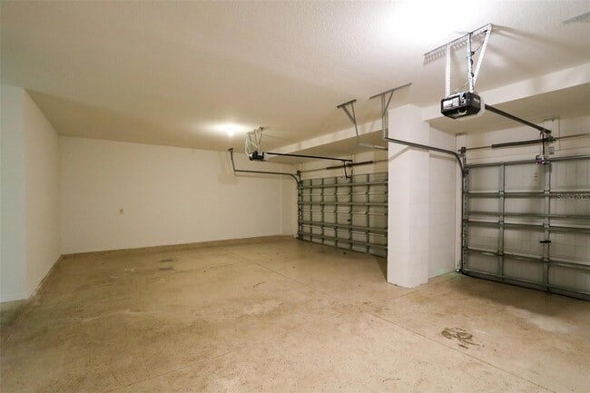 Building Photo - 1208 Oakcrest Dr