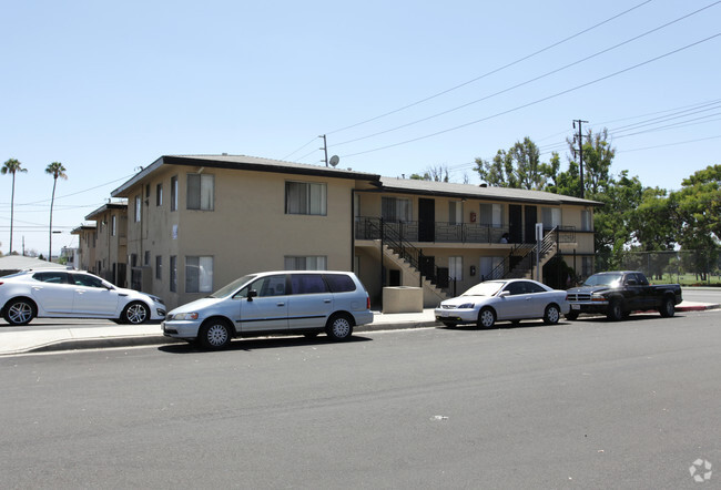 Building Photo - Western Apartments