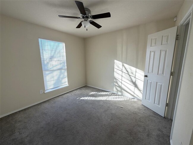 Building Photo - 1605 Paint Brush Dr