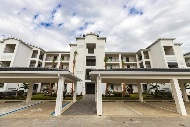 Building Photo - 15375 Grn Acrs Ave