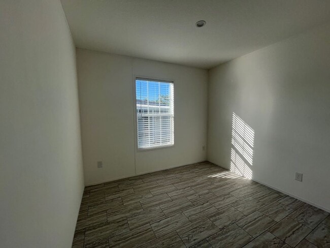 Building Photo - 112 Leopard Ln