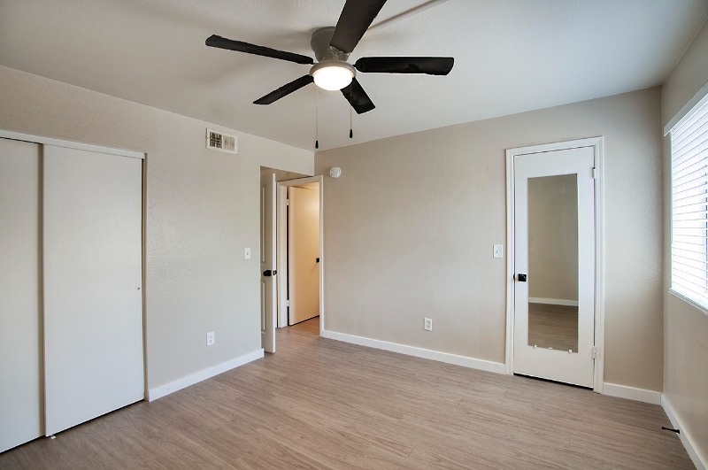 Building Photo - 1452 E Cinnabar Ave