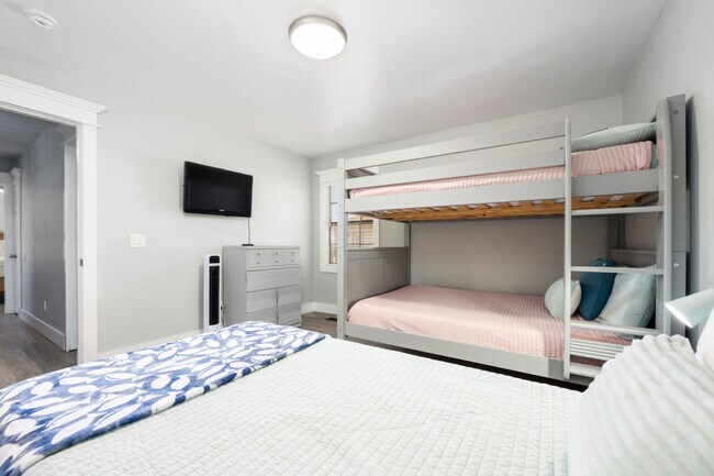 Building Photo - 17462 Front Beach Rd