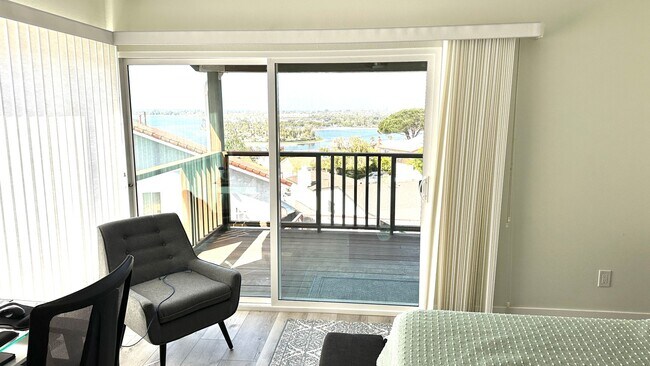 Building Photo - Stunning Newly Renovated 3BD/2.5BA Luxury ...