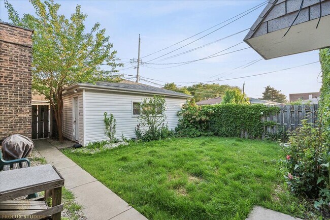 Building Photo - 5645 W 63rd Pl