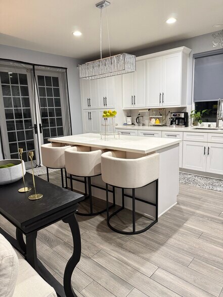 Kitchen Island - 1035 Tesoro Ave