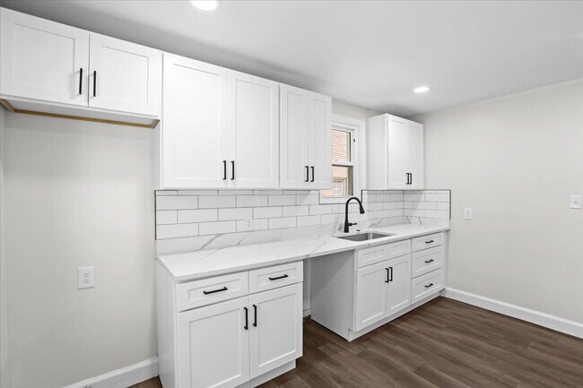 Building Photo - Modern Living in a Classic Detroit Neighborhood