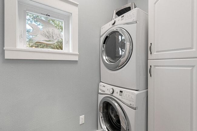 Building Photo - 10 Boardwalk Ln