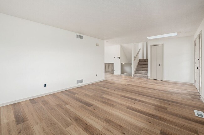 Building Photo - 7450 Richardson Rd