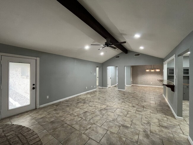 Building Photo - UPDATED HOME WITH BONUS ROOM