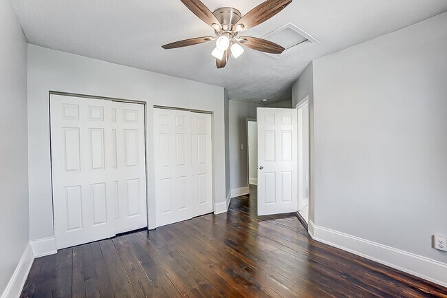 Building Photo - Four Bedroom Available in Dayton!