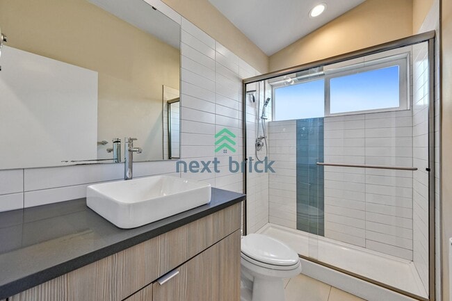 Building Photo - Stylish 2 Bed 2 bath Townhome for Rent