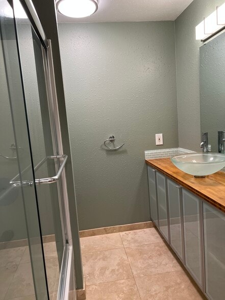 Recently updated bath - 535 SW California Street