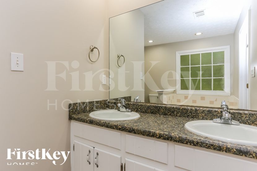 Building Photo - 1999 Bullock Trail