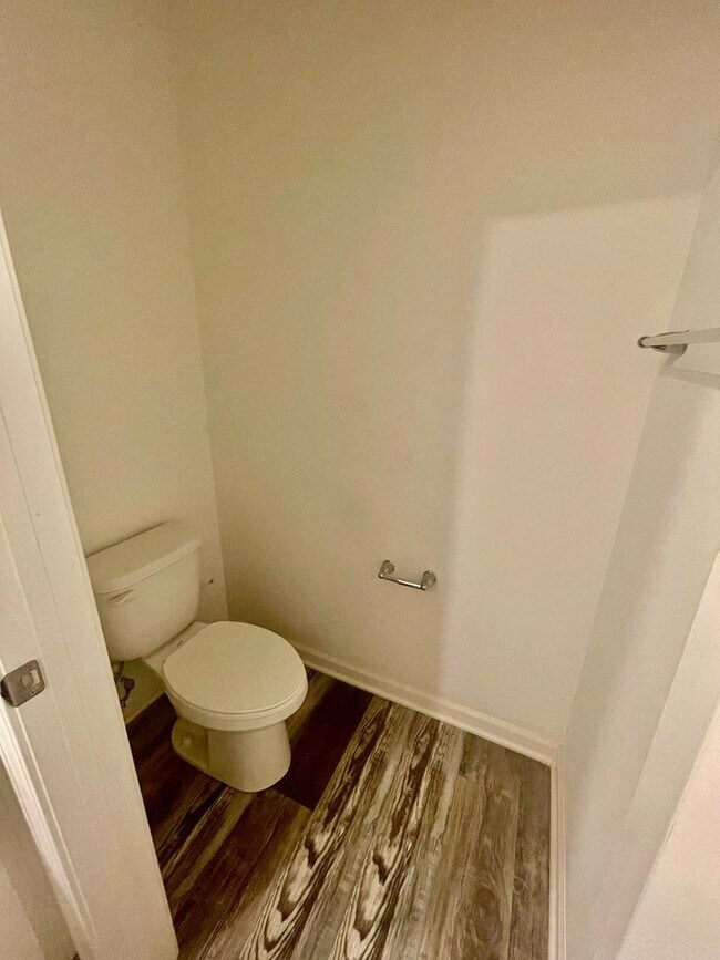 Building Photo - Welcome to this stunning 5-bedroom, 2-bath...