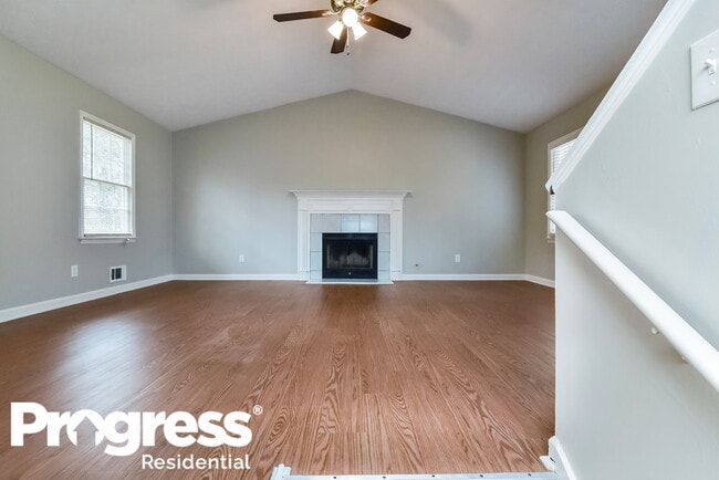 Building Photo - 490 Radio Ct