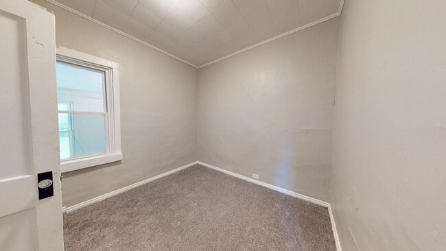 Building Photo - 4023 Valley Rd