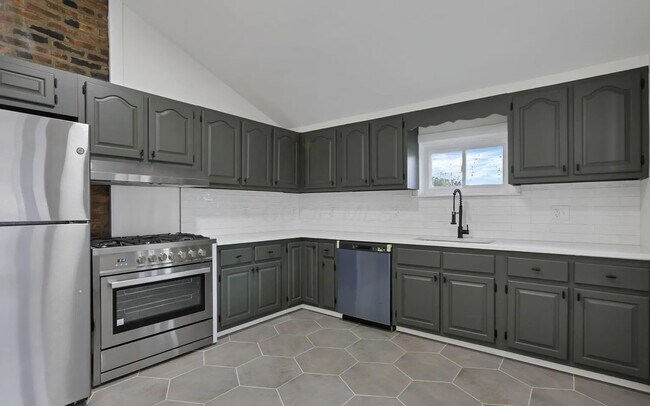 Building Photo - 3610 Grove City Rd