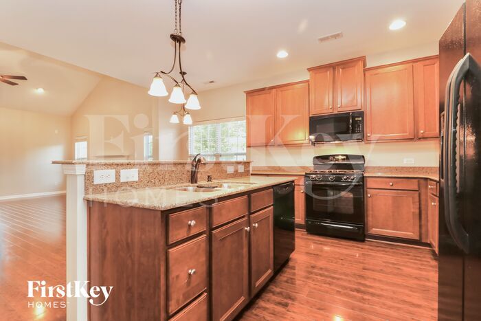 Building Photo - 9023 Hema Ln