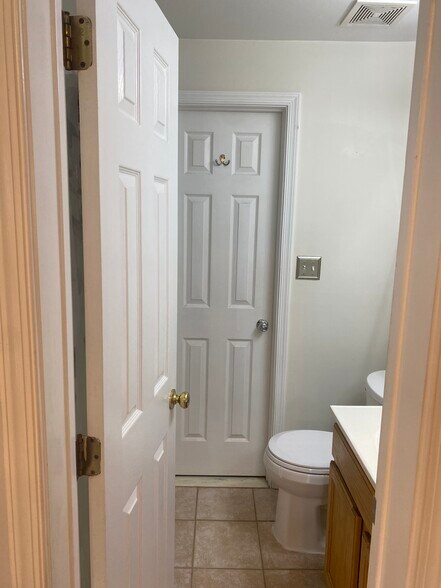 Building Photo - 9644 Eaton Woods Pl