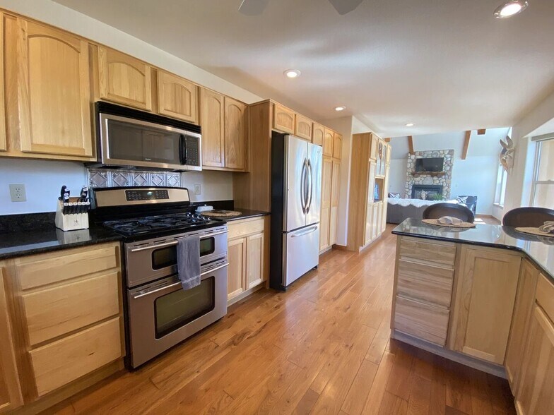 kitchen - 850 Blacksmith Rd
