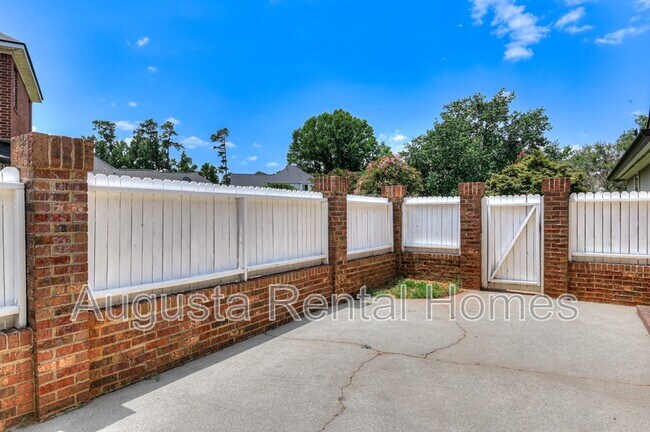 Building Photo - 208 Stonington Dr