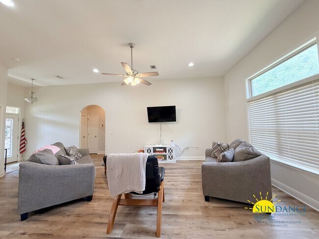 Building Photo - Spacious 4BR/2BA Home in Fort Walton Beach Near Eglin Parkway!