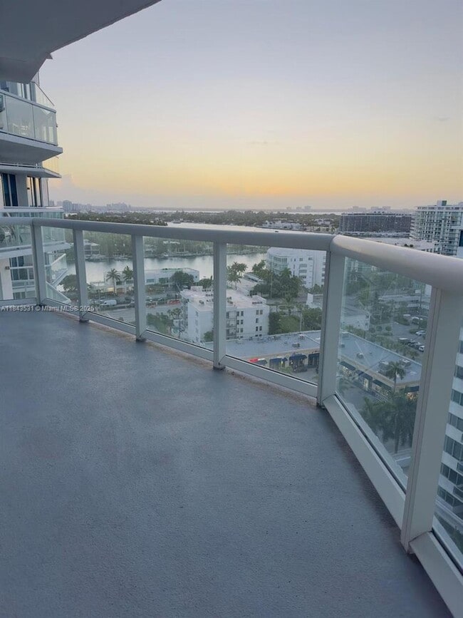 Building Photo - 6515 Collins Ave