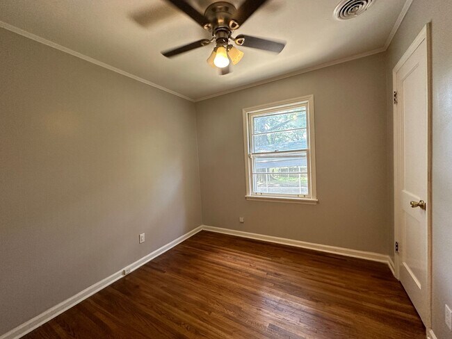 Building Photo - Gated Parking! Huge Backyard! Corner Lot! ...