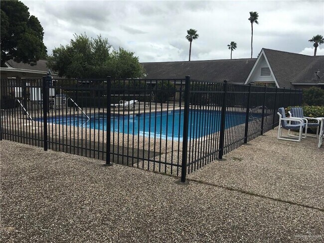 Building Photo - 700 Fern Ave W