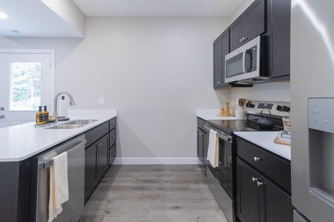 Building Photo - 2832 Emery Dr