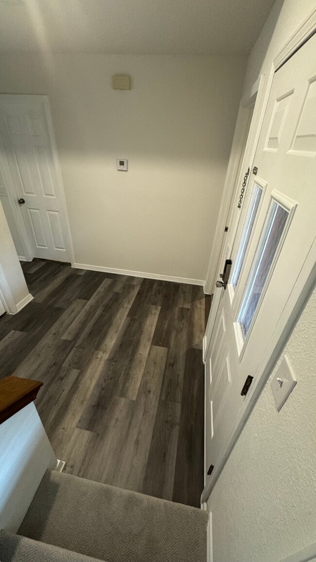 Foyer - 24 Melinda Ln