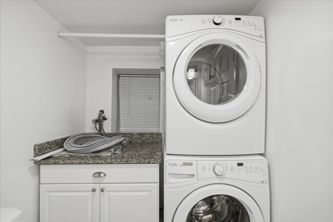 Building Photo - Elegant End-Unit Fairlington Villages Townhome with Private Balcony & Exceptional Community Ameni...