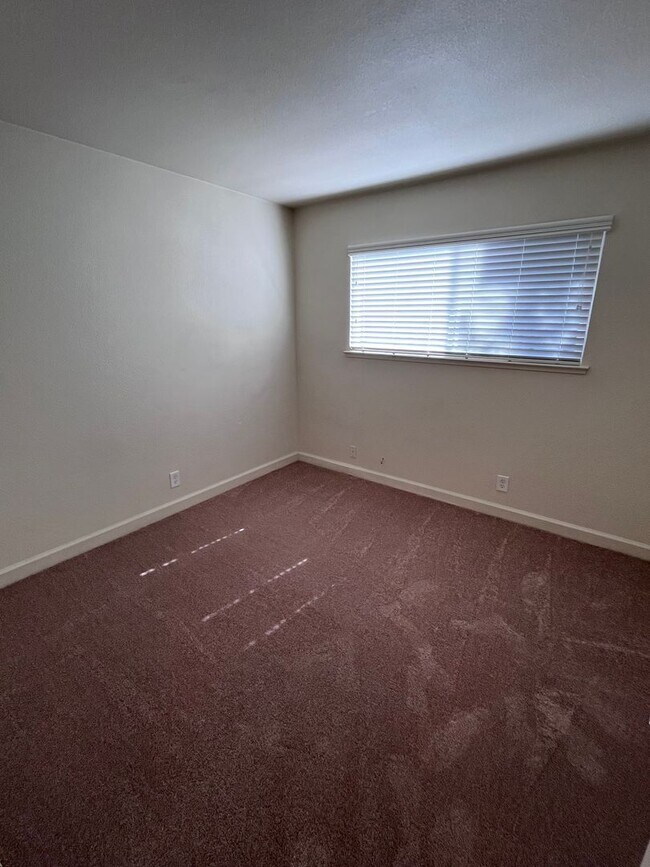 Building Photo - NICE HOME IN FAIR OAKS WITH POOL!!