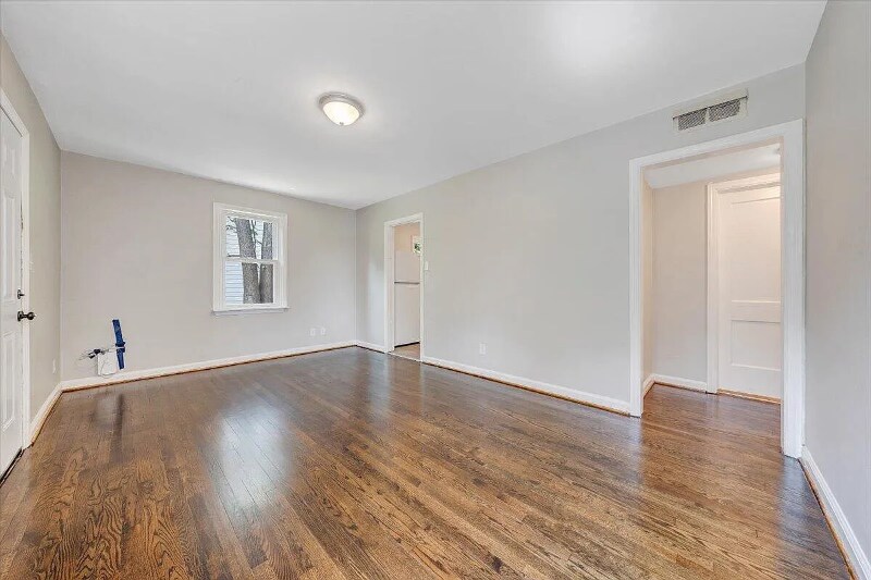 Building Photo - 2109 Colgate St NE